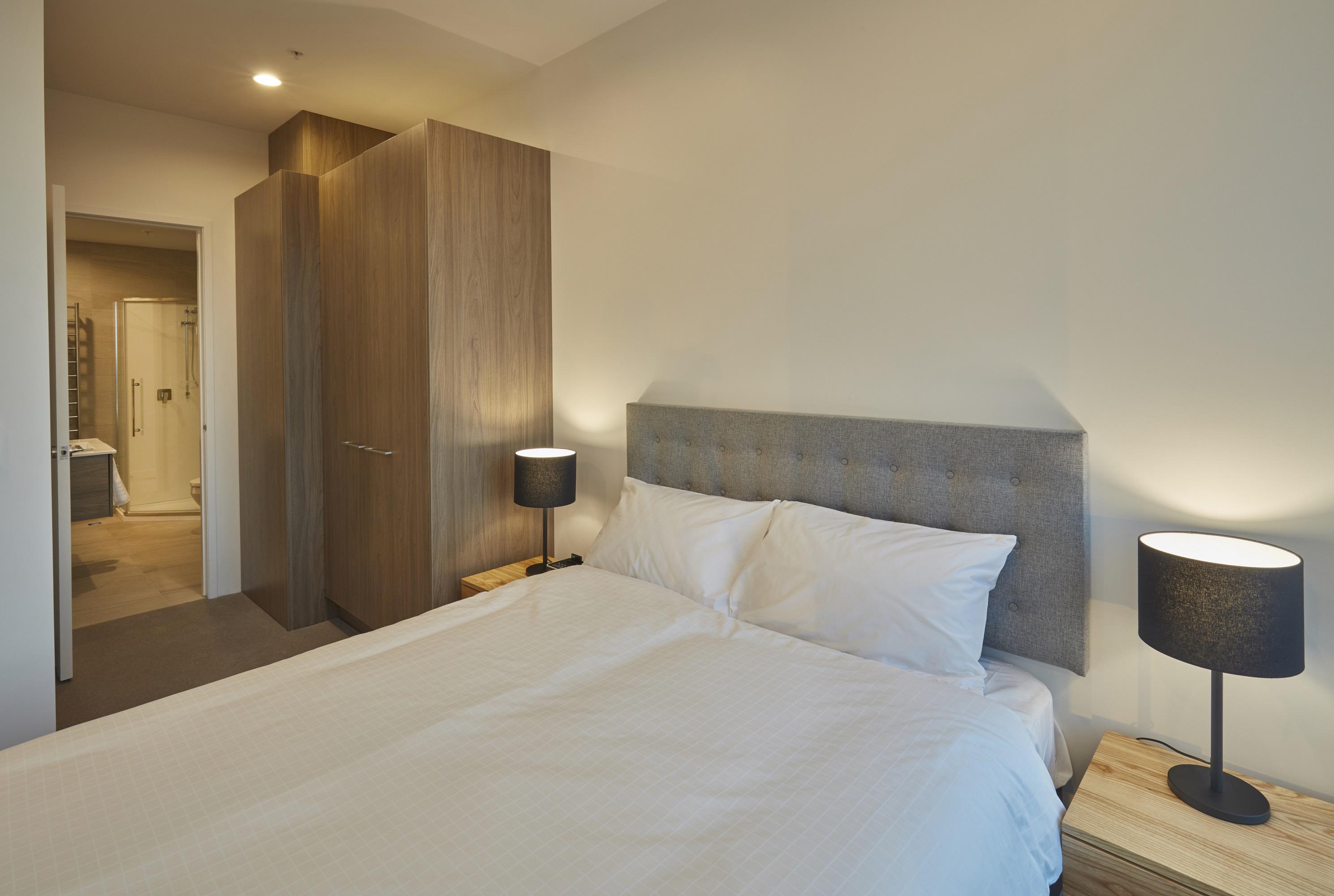 Swiss-Belsuites Victoria Park Auckland Extérieur photo A bedroom at the University of Canterbury's Ivon Watkins-Smith Hall